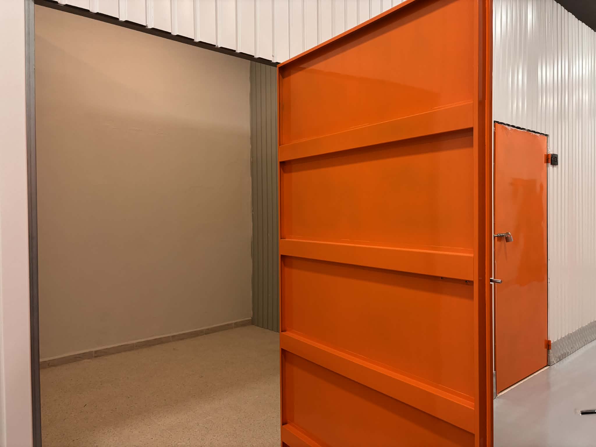 Espace de self-stockage / garde-meubles pour meubles et cartons